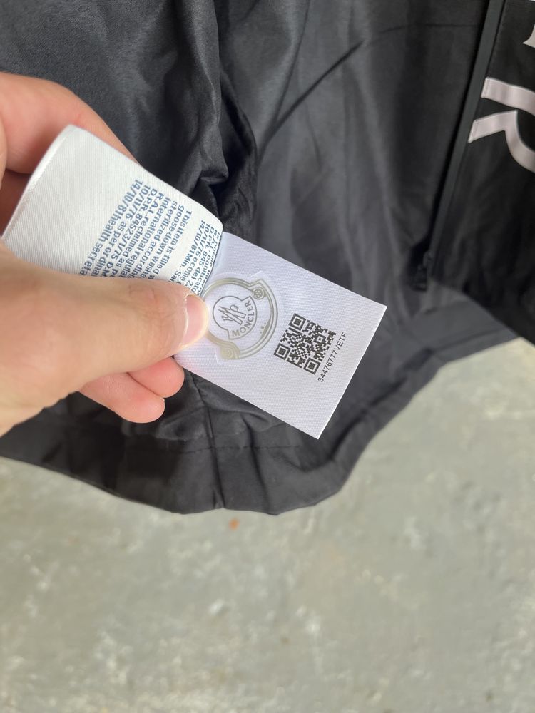 Corta vento  moncler