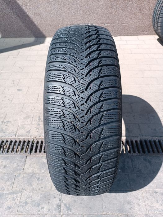 215/65R16 Kumho WinterCraft WP51 pojedynka