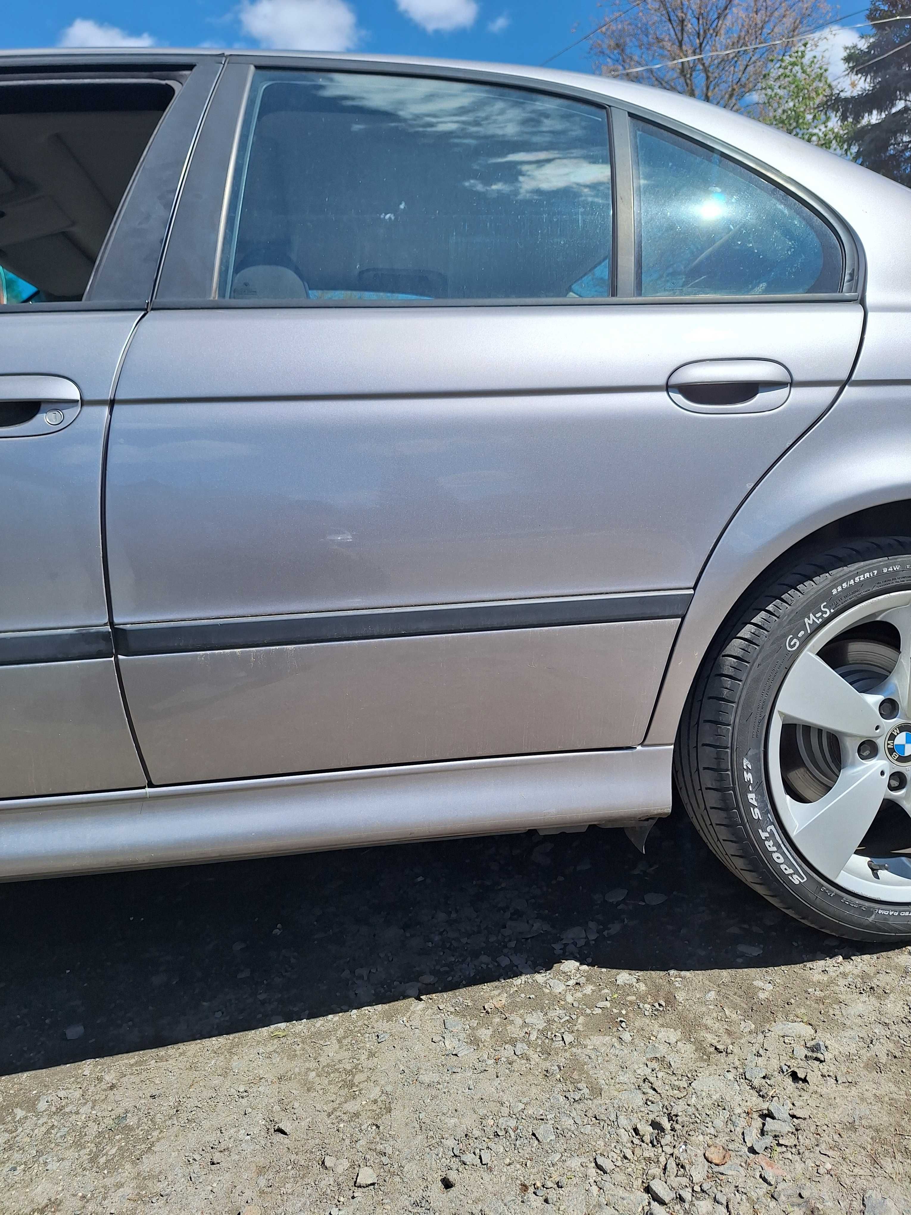 Sprzedam drzwi przód tył bmw e39