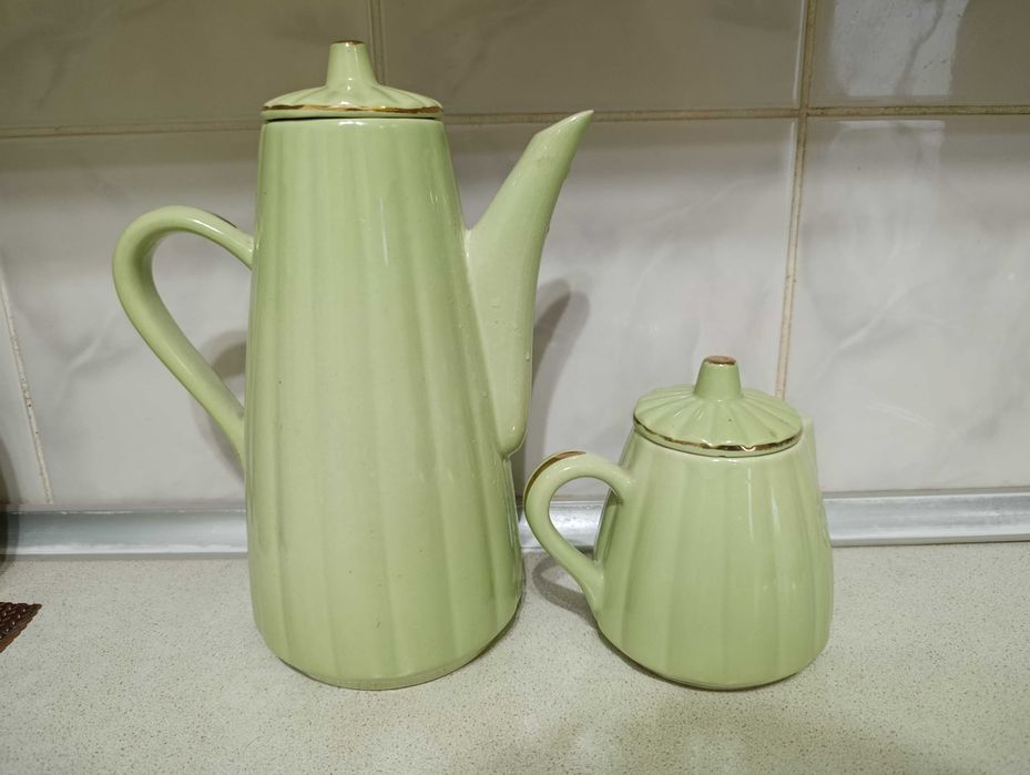 Керамічний чайник та молочник