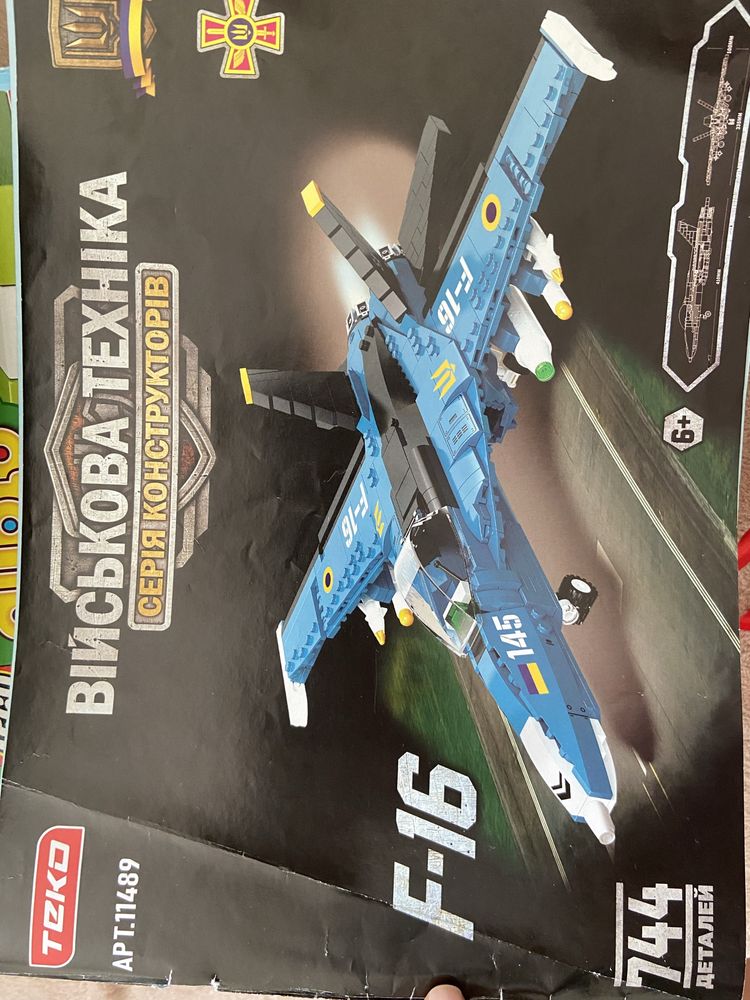 Конструктор літак f16