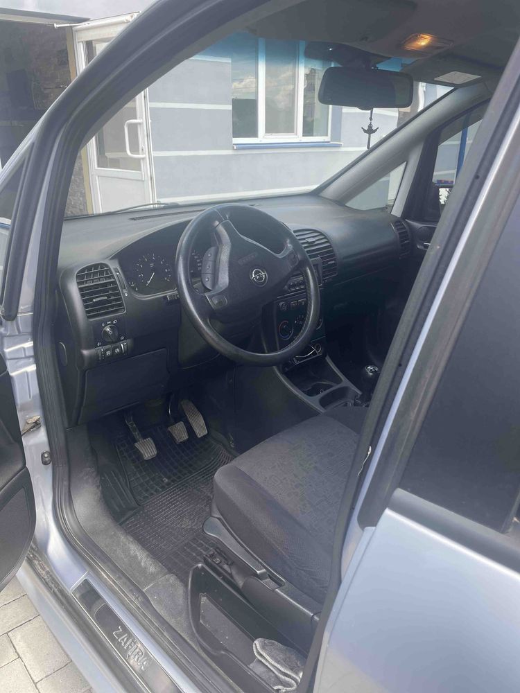 Автомобіль Опель Зефіра А 2003 рік 2.2 газ/бензин Opel Zafira A