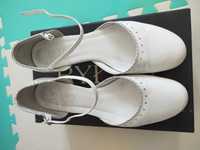 Buty Ryłko skórzane białe, na komunie lub do ślubu.