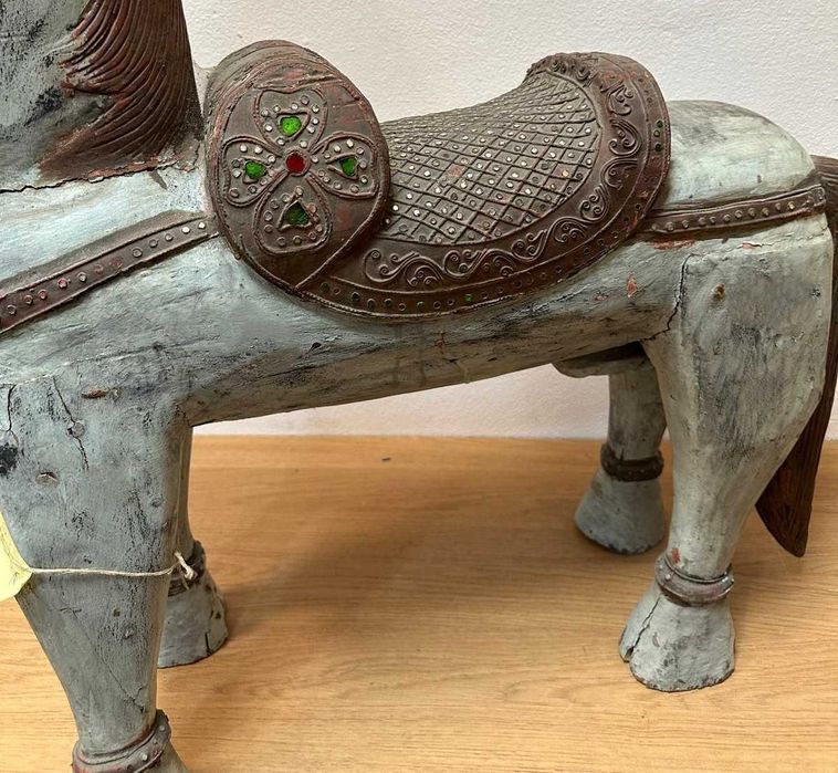 Cavalo antigo, decorativo em madeira maciça