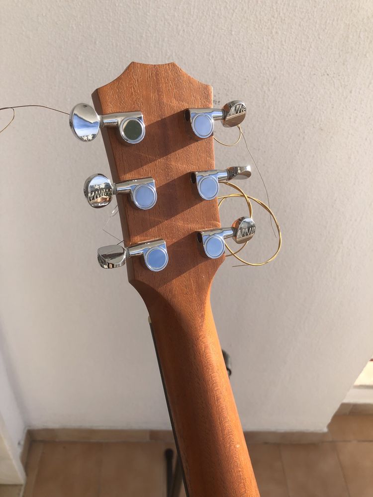 Guitarra acústica Taylor GSmini como nova