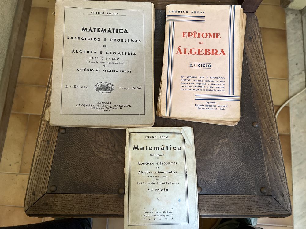 Lote de Livros de Álgebra