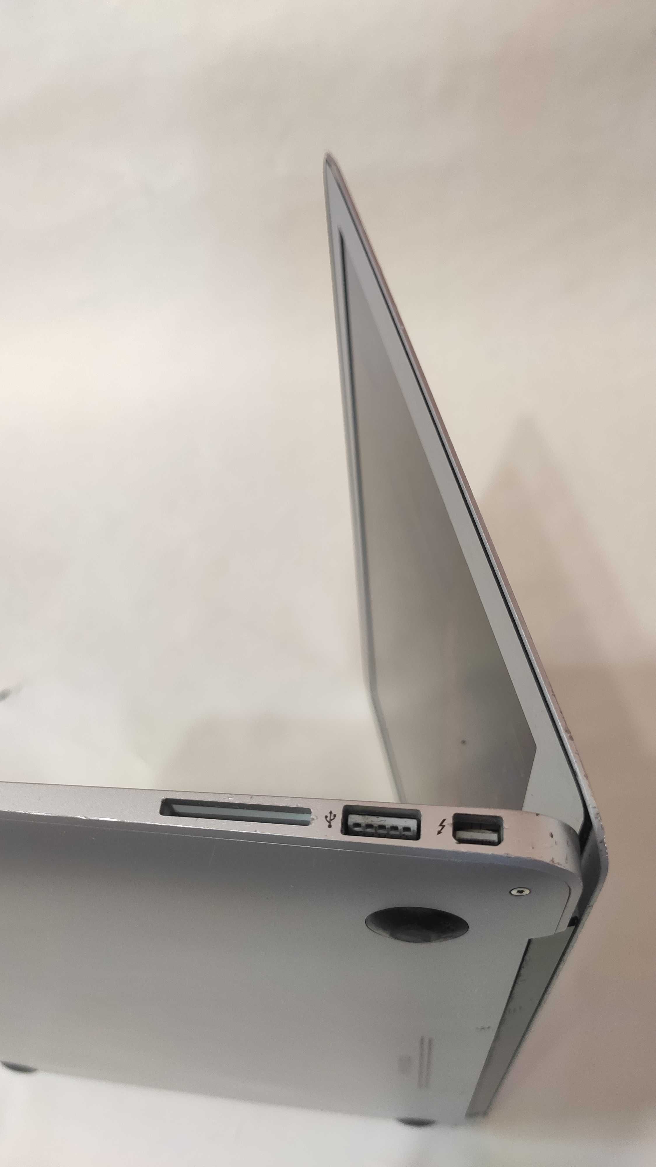 Apple 13" MacBook Air A1466 (Mid 2013)