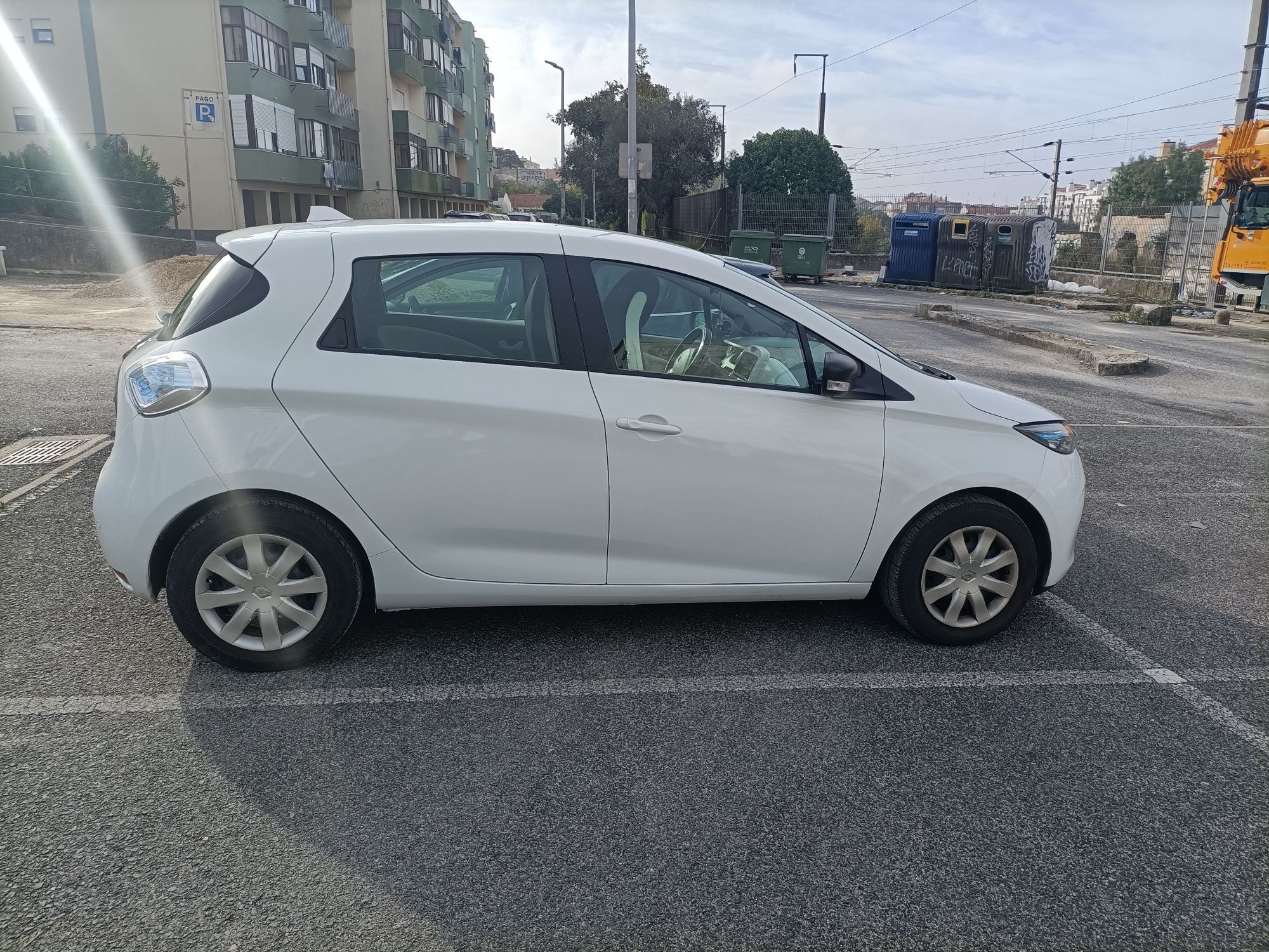 Carro eléctrico boa