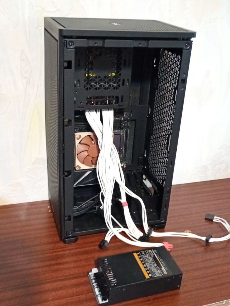 Блок живлення формату FlexATX 650W