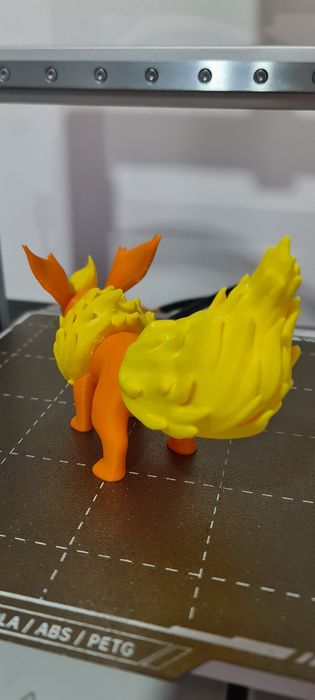 Pokemon Flareon cerca de 15cm