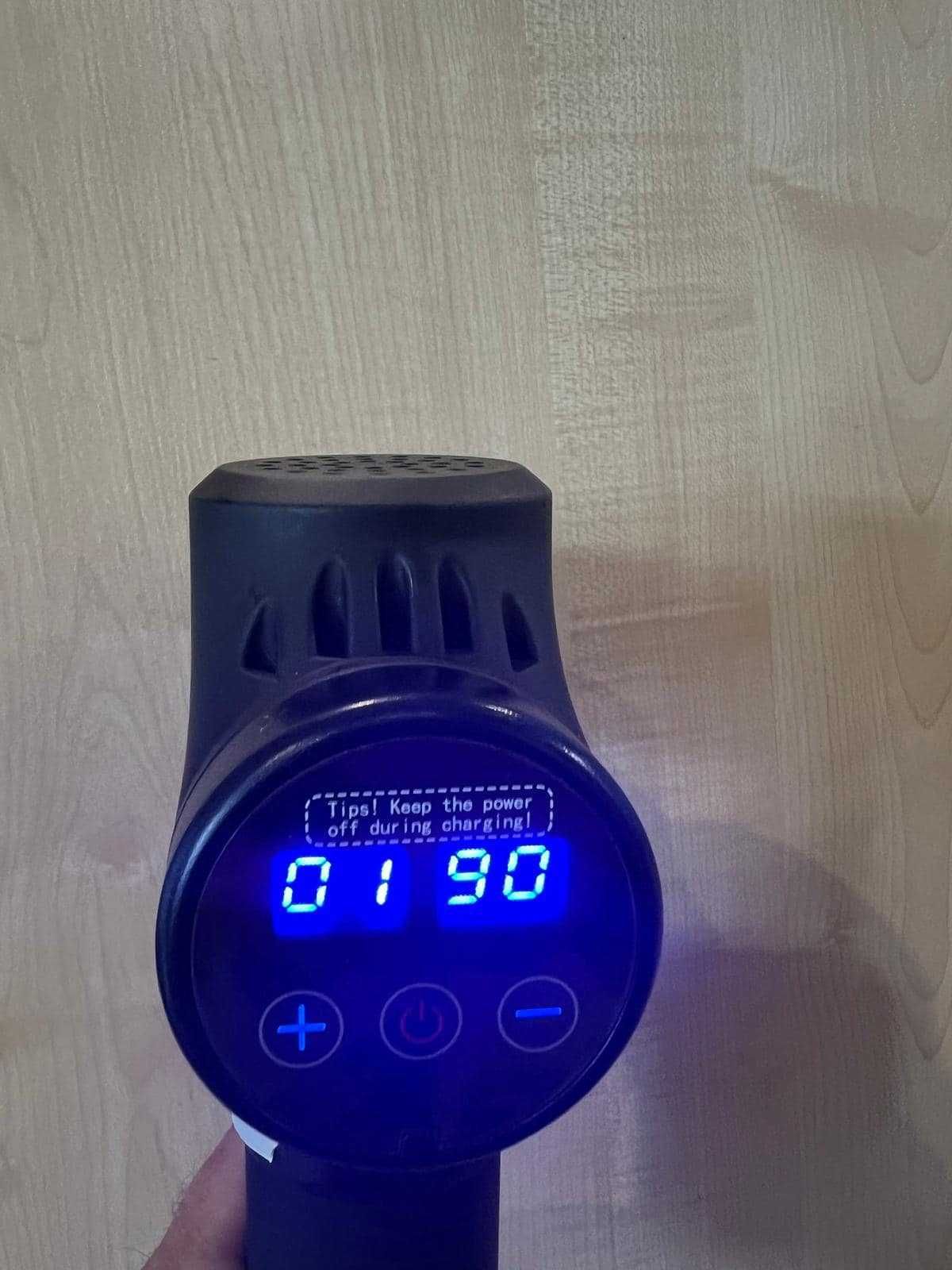 Ręczny masażer pistoletowy z wyświetlaczem /Komis Krzysiek