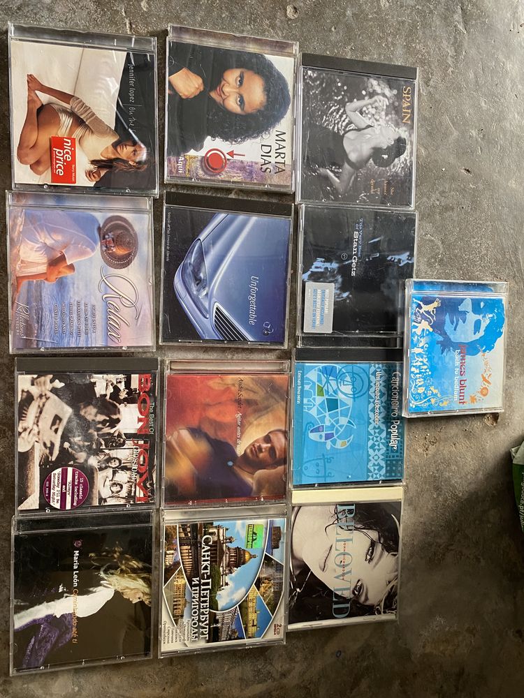 Vários CD's de música