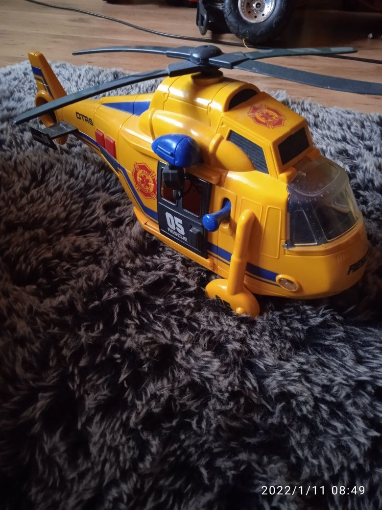 Sprzedam zabawki helikopter traktor..