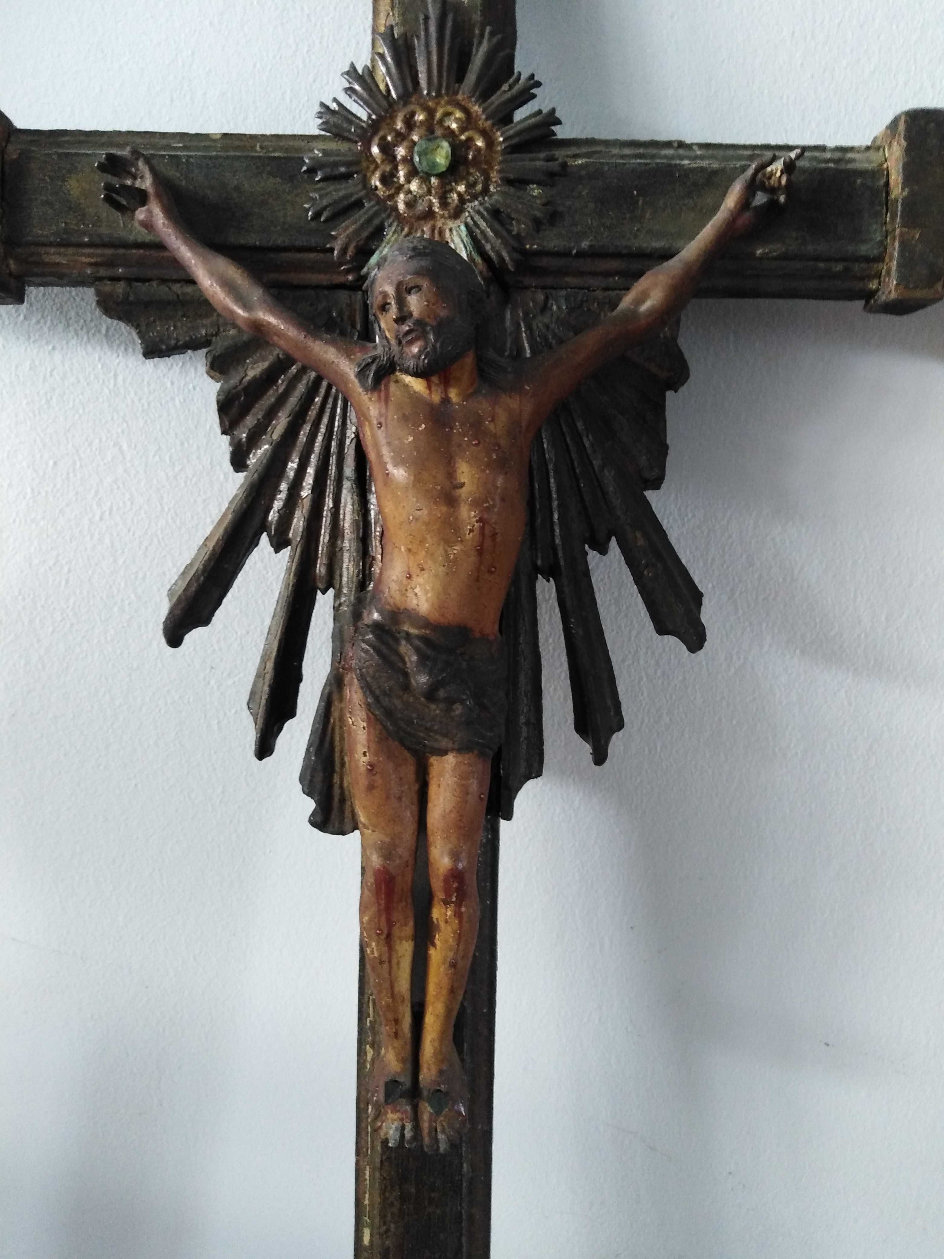 Crucifixo antigo em bom estado