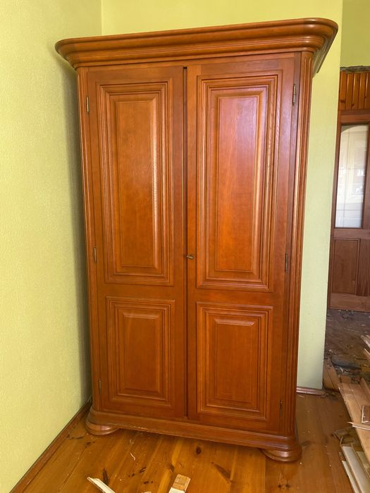 Szafa drewniana w dobrym stanie