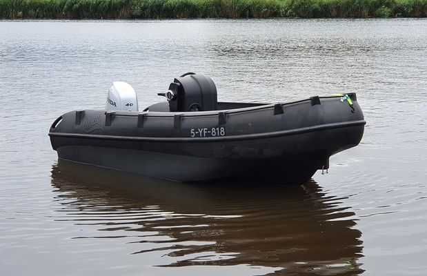 BARCO WHALY 400 NOVO EM POLIETILENO  C/ MOTOR 15 CV DE PUNHO