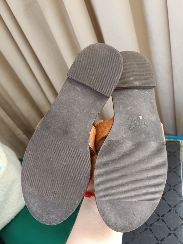 Piękne eleganckie skórzane brązowe klapki damskie Ochnik 36 camel