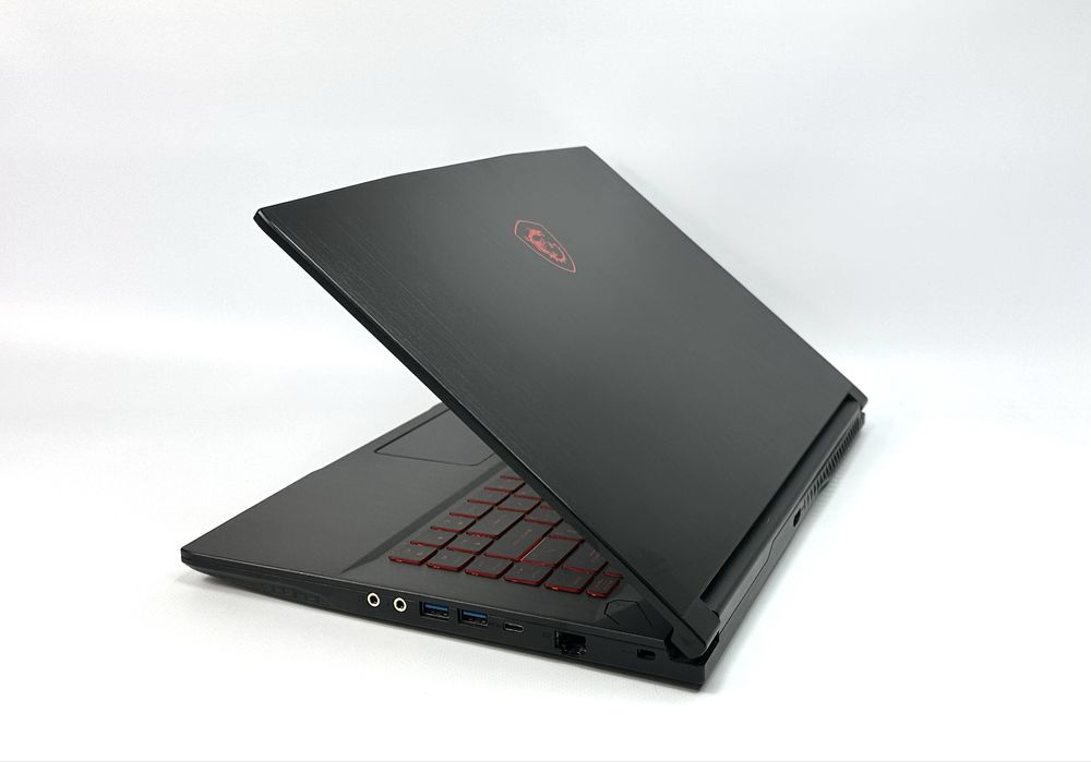MSI GF63 Thin 9SCXR i7-9750H/8 GB/512 GB/NVIDIA GTX 1650 with Max-Q