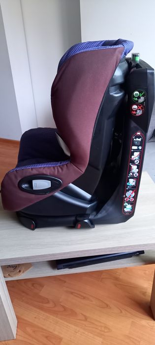 Fotelik samochodowy Maxi Cosi Axiss obrotowy