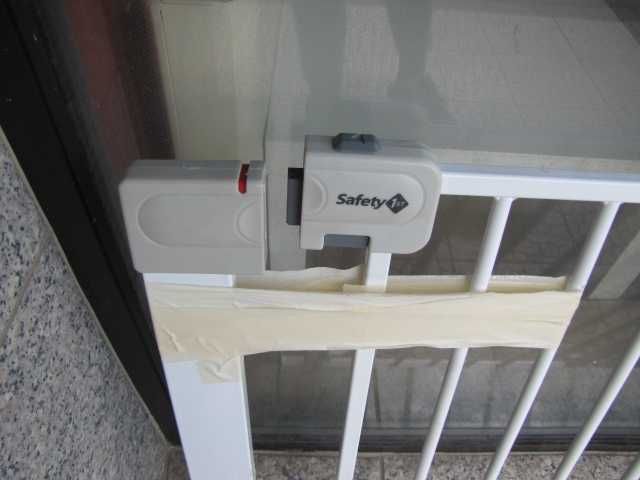 Bramka zabezpieczająca ochronna dla dzieci Safety 73-80 cm biała