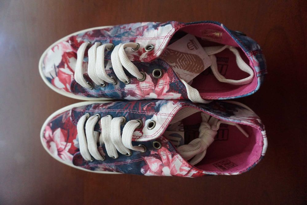 Sapatilhas Mustang novas com etiqueta