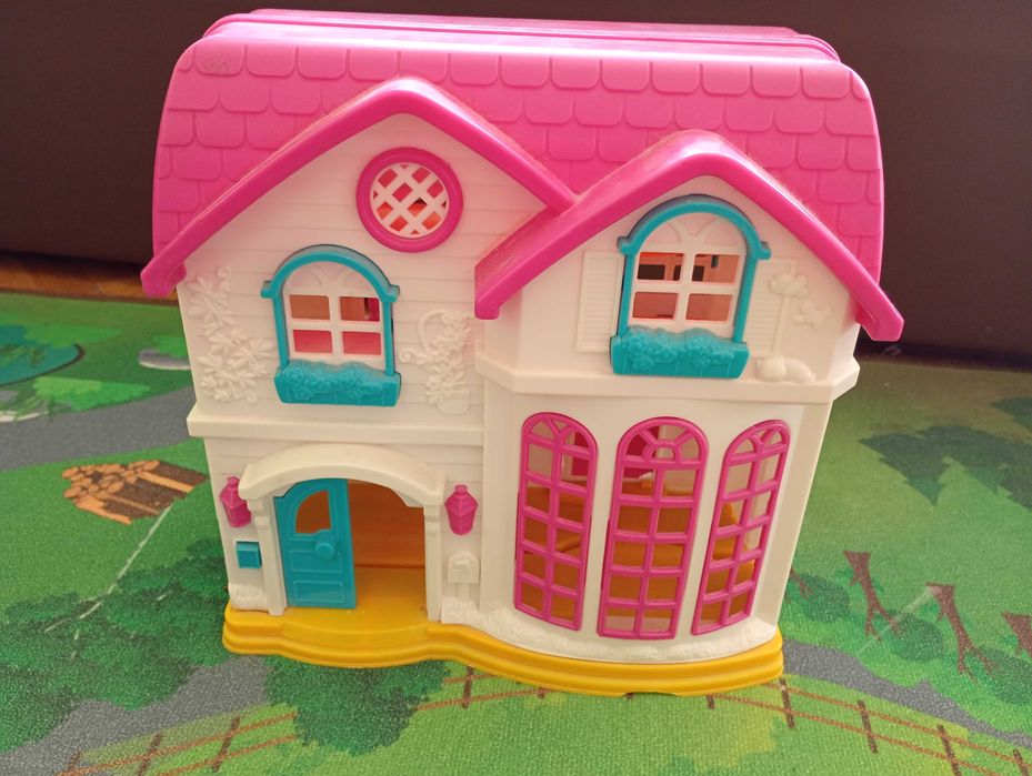 Mały domek dla lalek