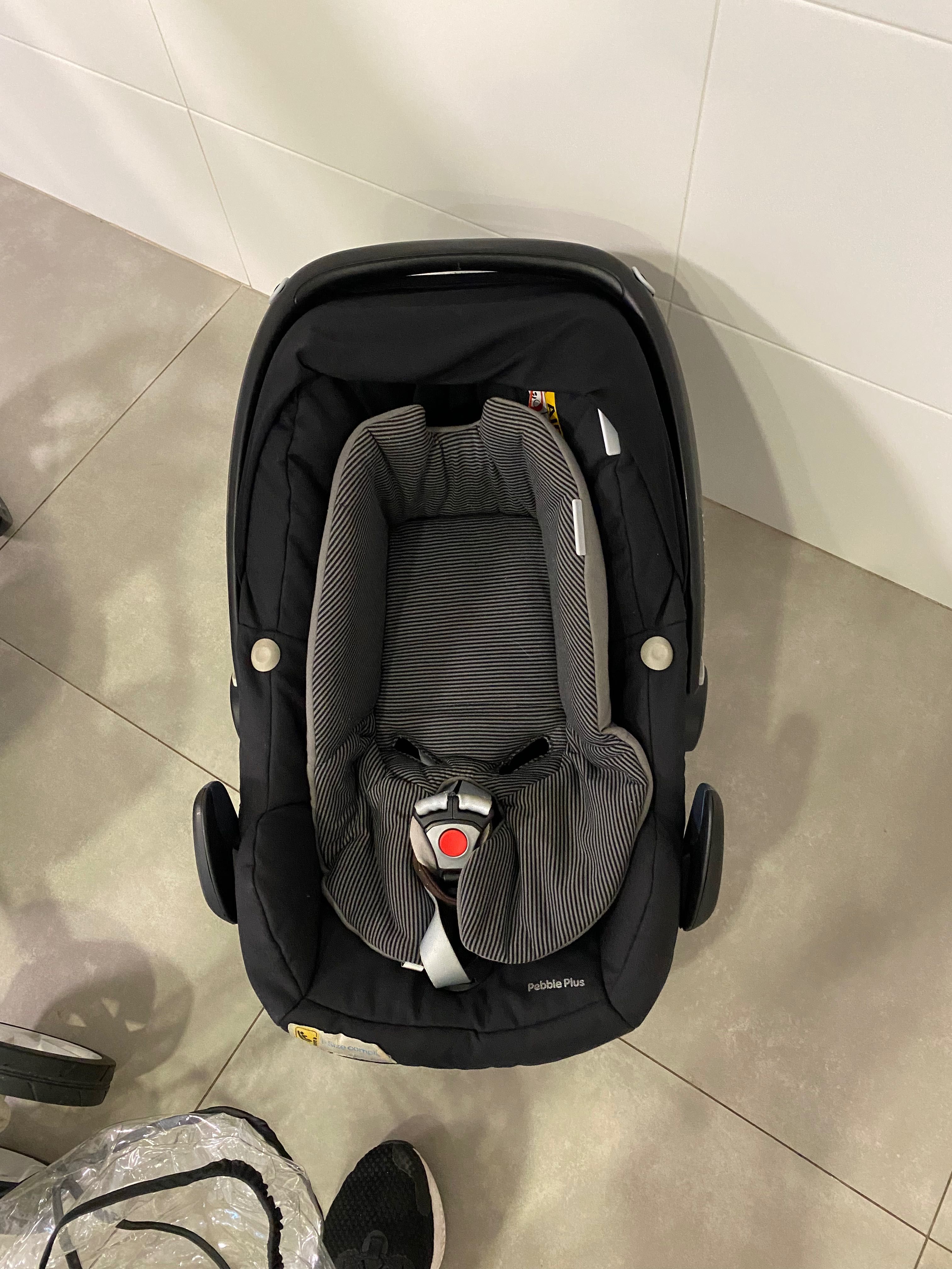 Carrinho bebé Quinny Moodd + Cadeira auto Bebe Confort Pebble Plus 0+
