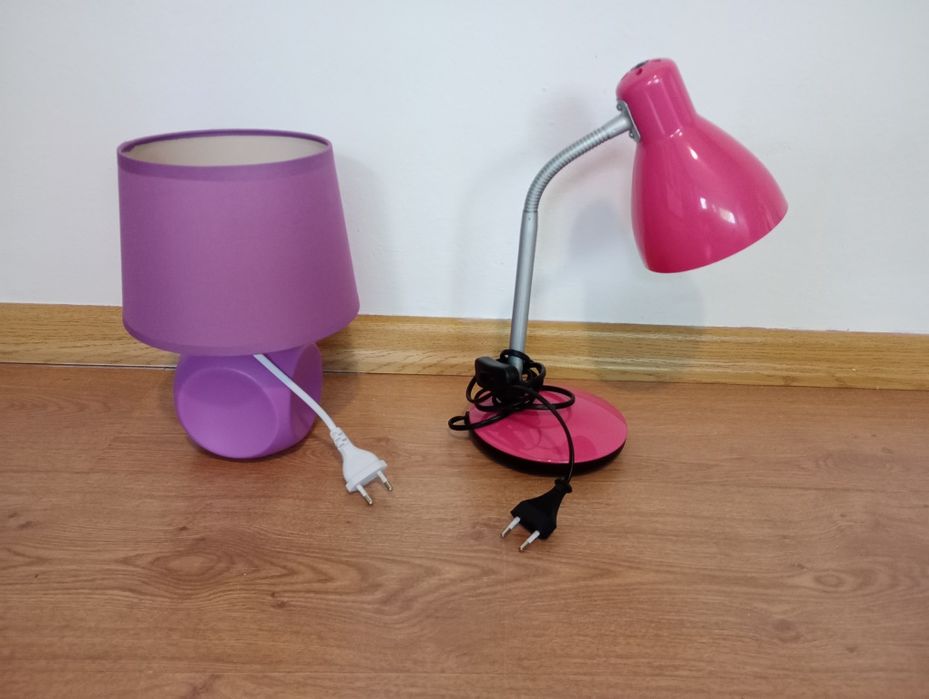 Lampka biurkowa i lampka nocna.