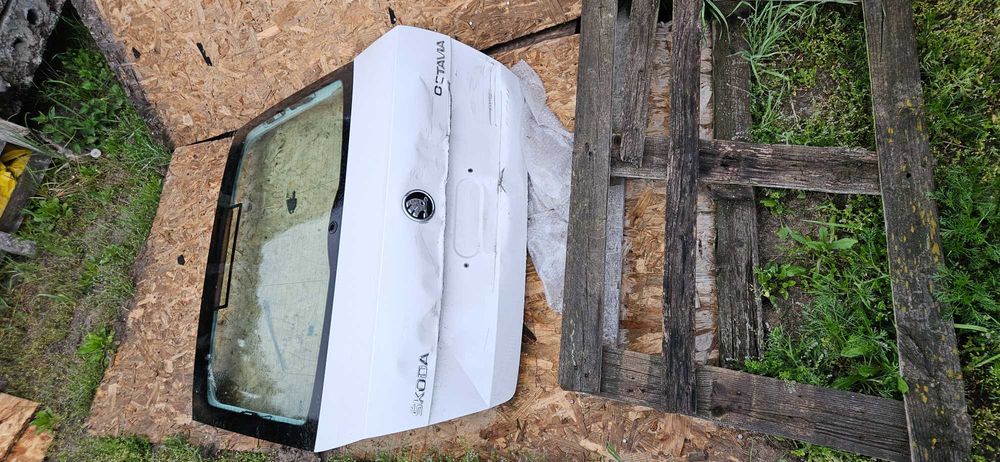 Скло задньої 5-ї двері Skoda Octavia A7 ліфтбек 5E5845049AENVB VAG