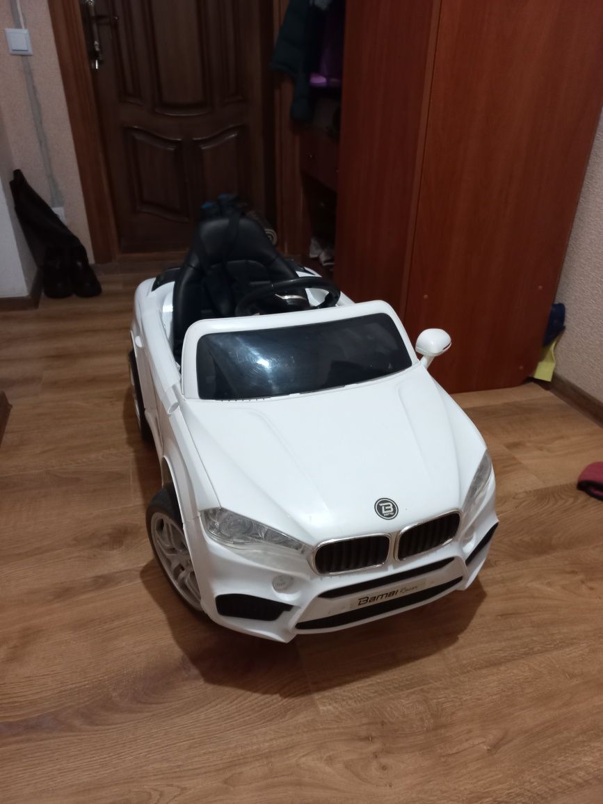 Машина дитяча BMW