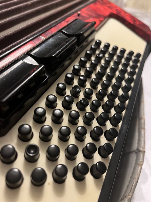 Akordeon Weltmeister seperato Standard 72 basy