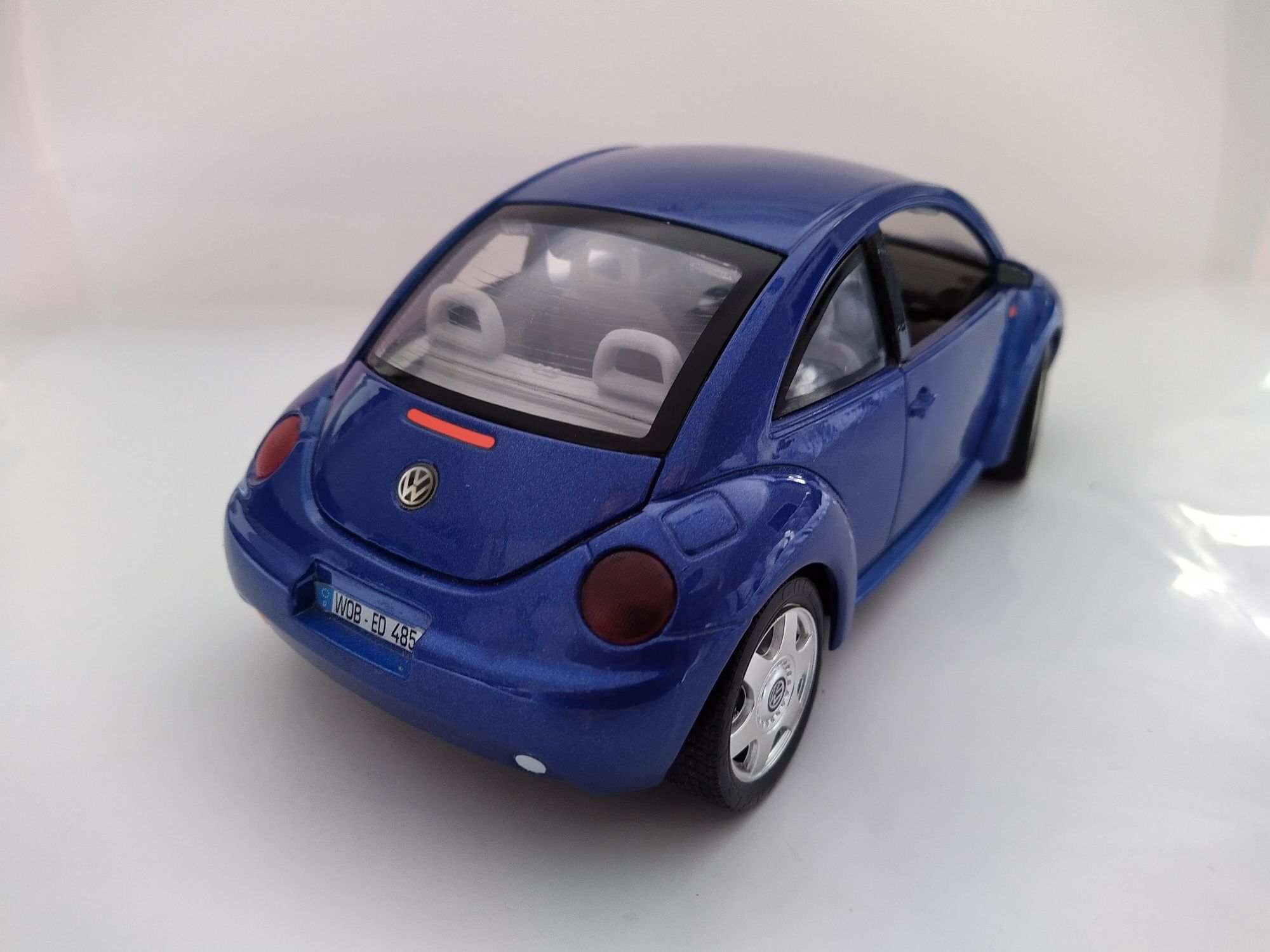 VW Volkswagen New Beetle bburago burago Skala 1:18