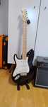 Gitara elektryczna squier + wzmacniacz Harley benton.