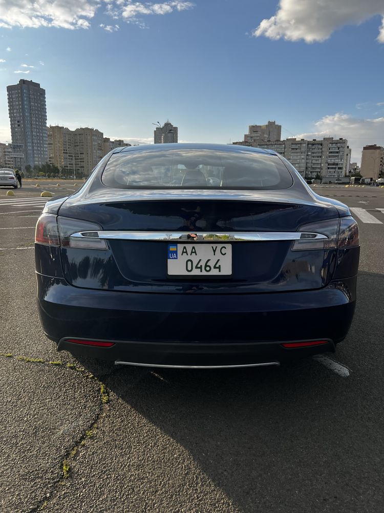 Tesla model S 90D