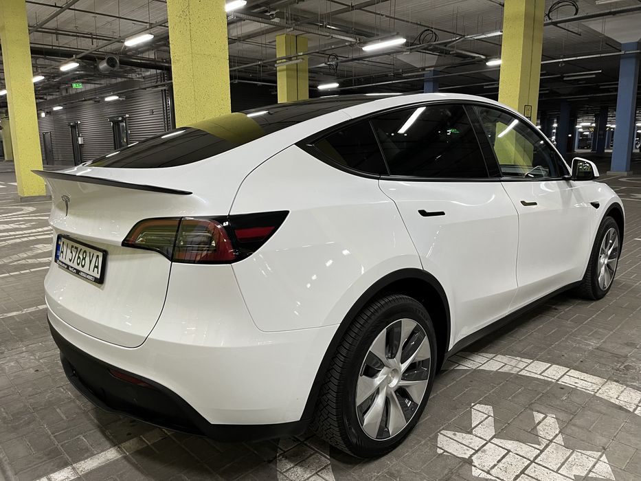 Tesla model Y 2023 рік / оренда / аренда