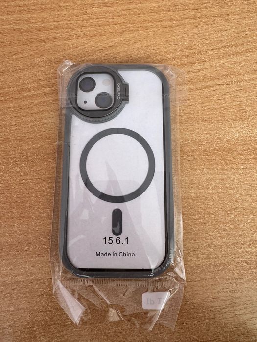 Чехол на iPhone 15