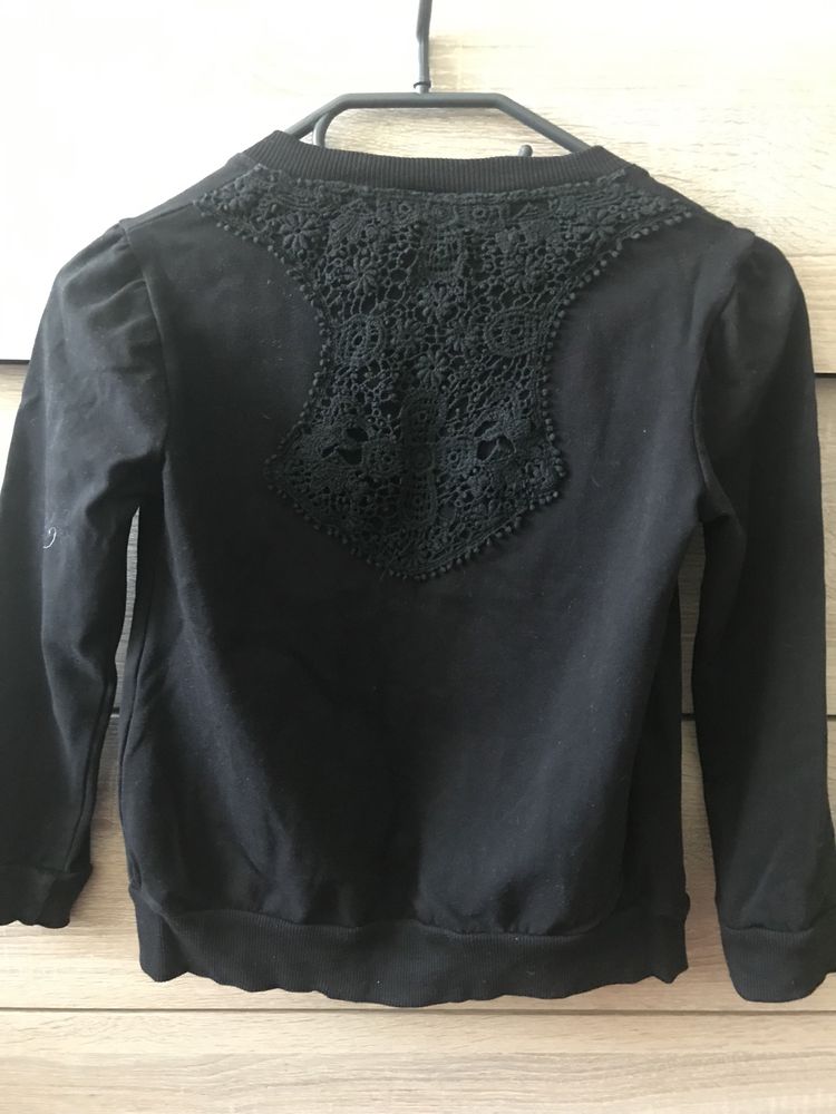 Sweter czarny dla dziewczynki r.128