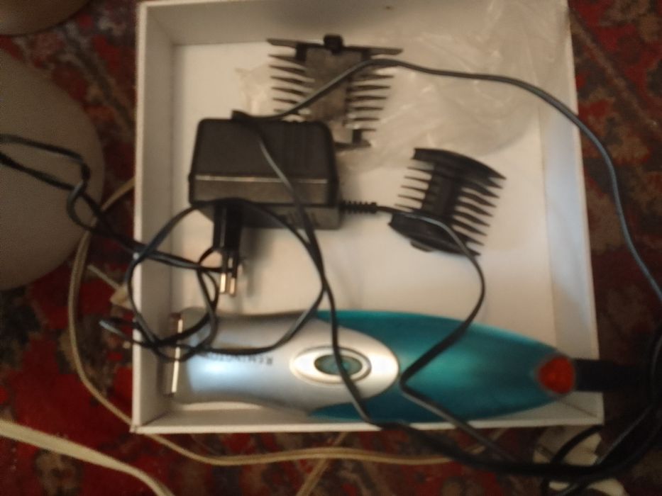 Машинка для стрижки волос.