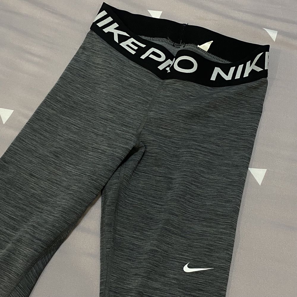 спортивні легінси nike