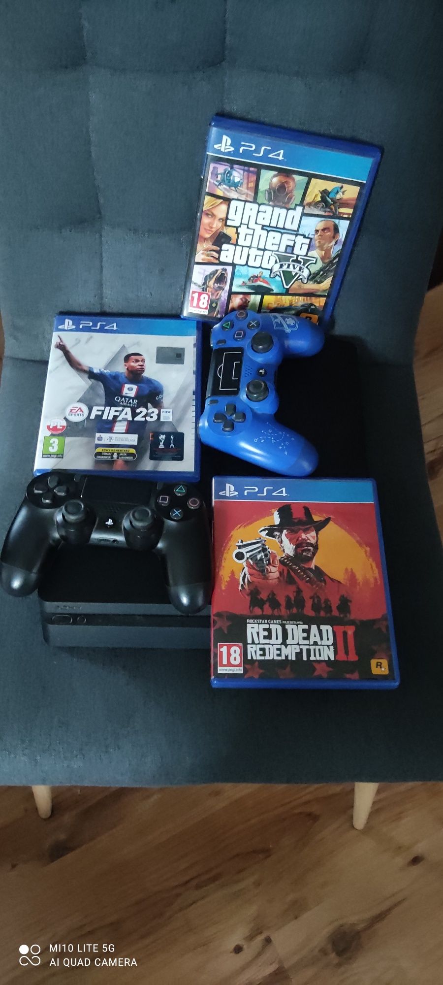 Play Station 4 razem z padami z fifą 2023 GTA5 Red death redemption 2