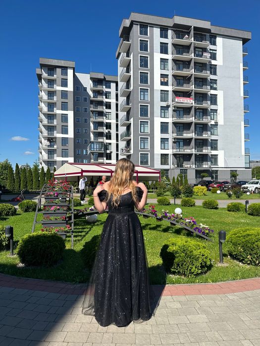 Неймовірна, корсетна випускна сукня