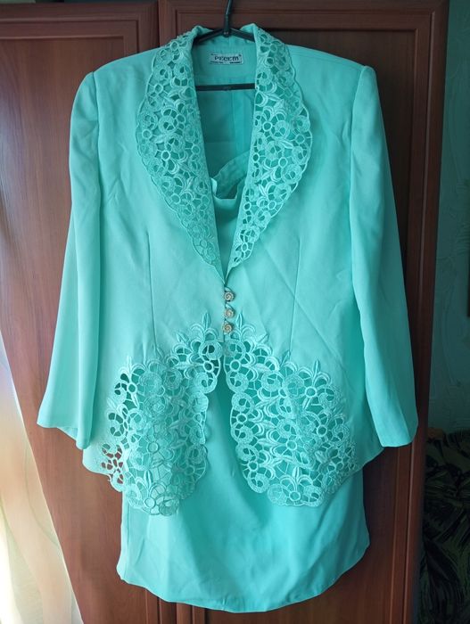 Костюм женский нарядный