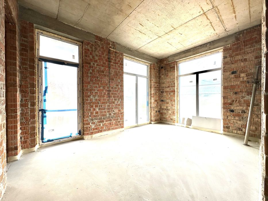 Продаж котеджів з сонячними панелями у смт.Брюховичі.