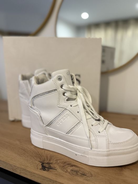 Sneakersy na koturnie guess Nowe
