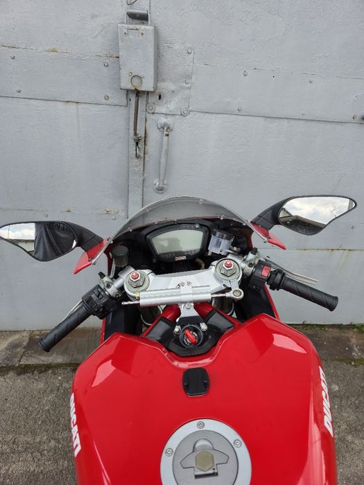 Спортивний мотоцикл. Спортбайк. Ducati 848 evo.