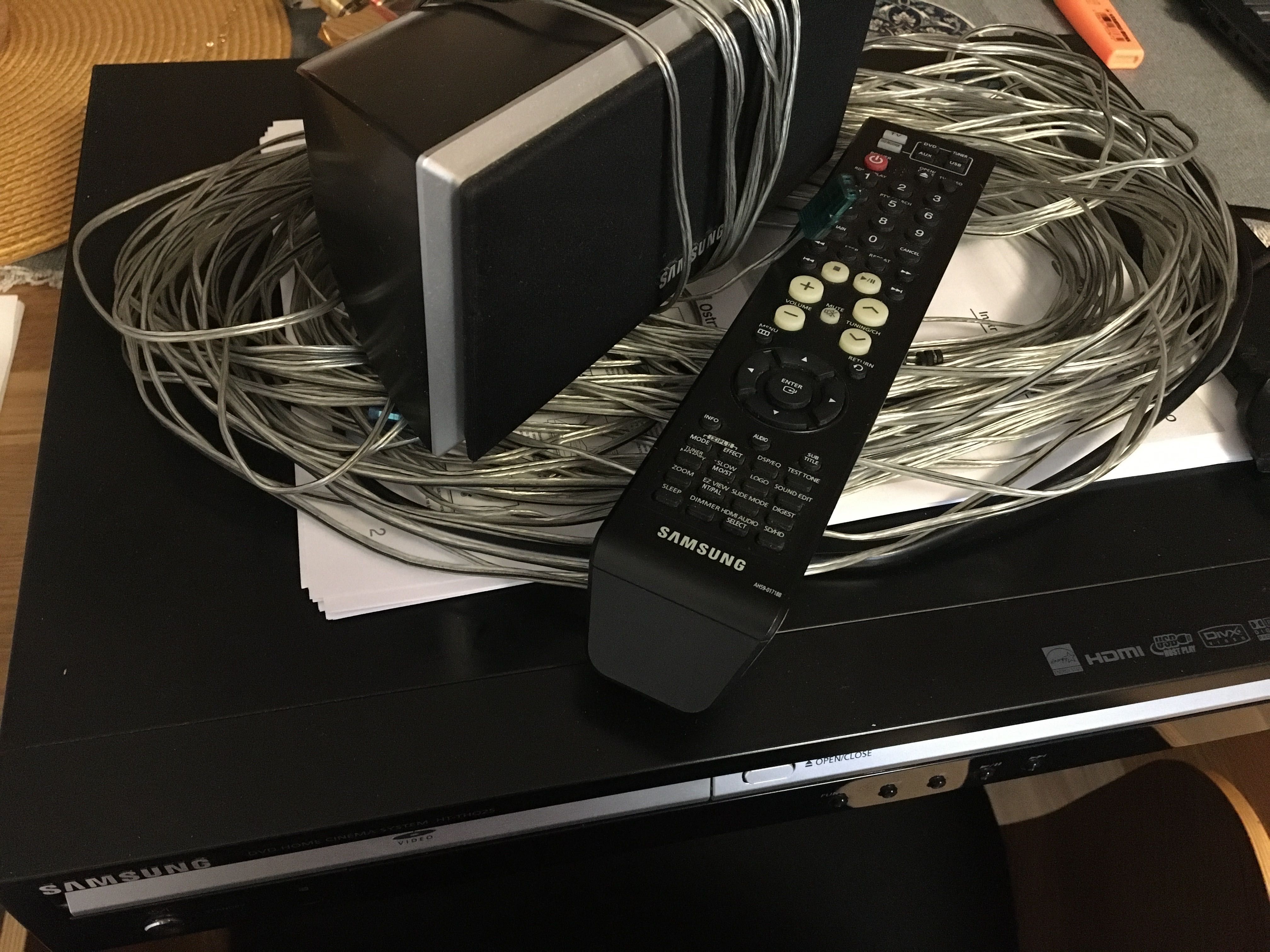 Samsung dvd home cinema system ht-thq25