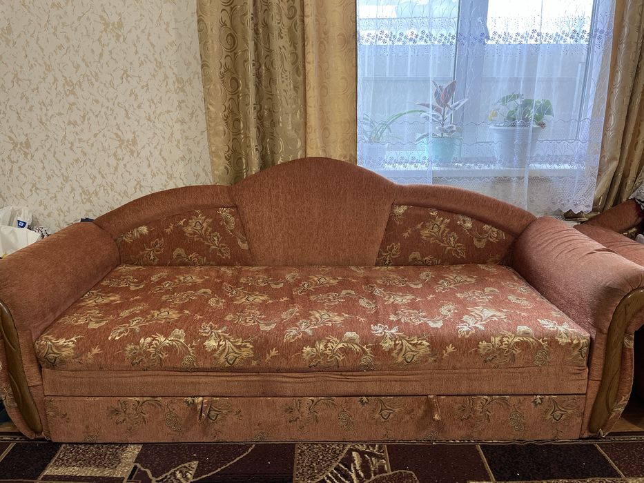 Диван, розкладається у повноцінне двоспальне ліжко