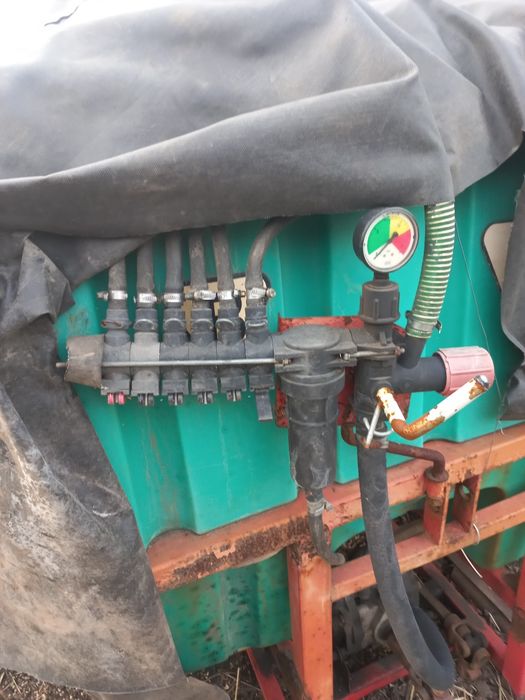 Обприскувач навісний 800л 14м і плуг 3.30 9тыс