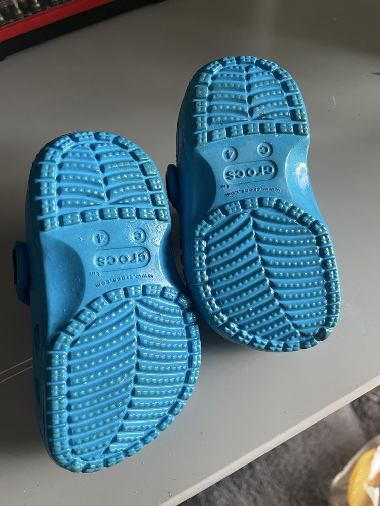 Klapki crocks rozmiar c4 18/19 niebieskie