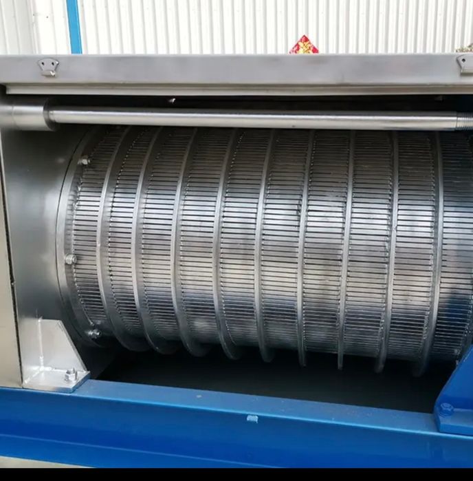 Prasa śrubowa separator cieczy do odwadniania owoców, ważyw biomasy, o